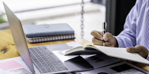 Financiación Hipotecaria para Empresas y Particulares · Asesoramiento sobre tipo de hipoteca (fija, variable, mixta, 90–100%, autopromotor, reforma o subrogación)